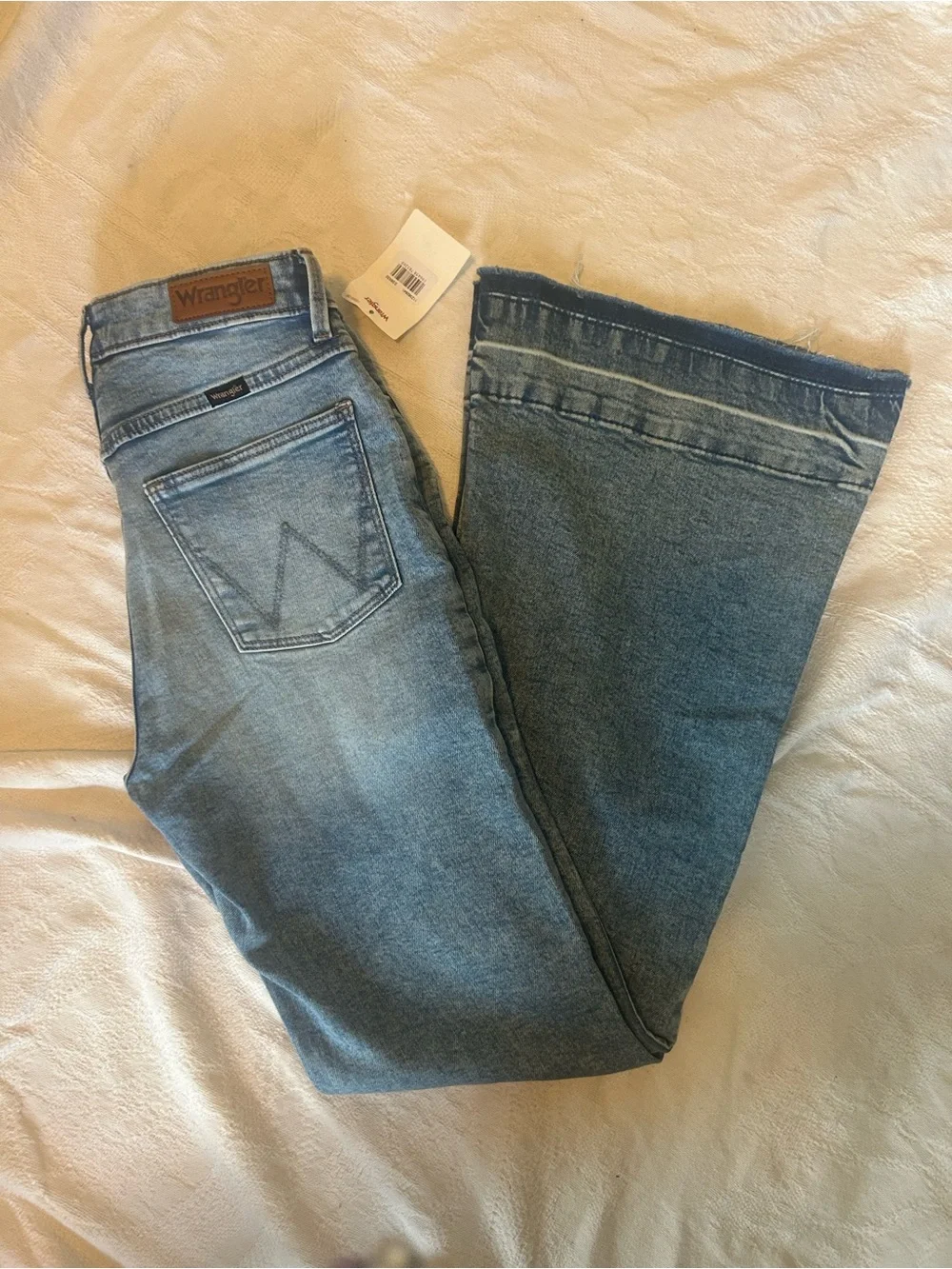 NWT Wrangler High Rise Fierce Flare Jeans - Oasis, Size 2 x 32 - Picture 4 of 14